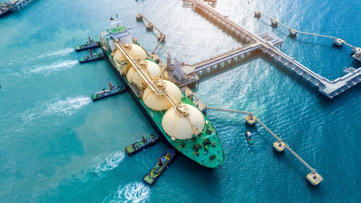 Rerouting the Energy Transition: Navigating Gas Growth and Climate Commitments