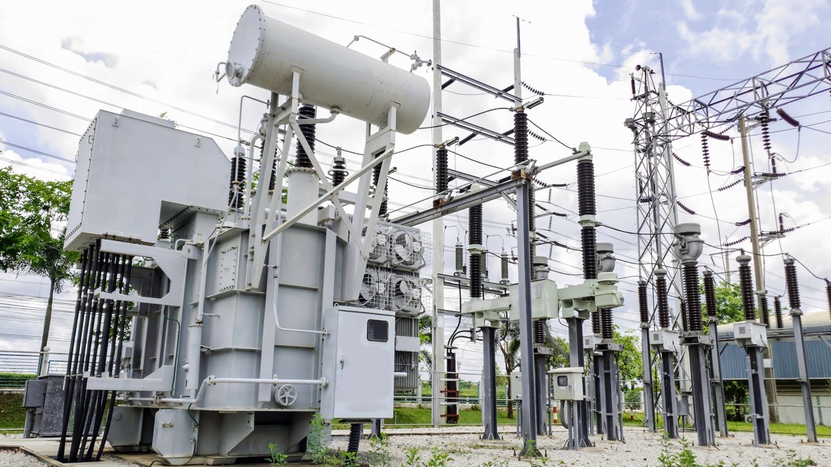 Systemic Vulnerabilities in Highly Centralized Power Networks