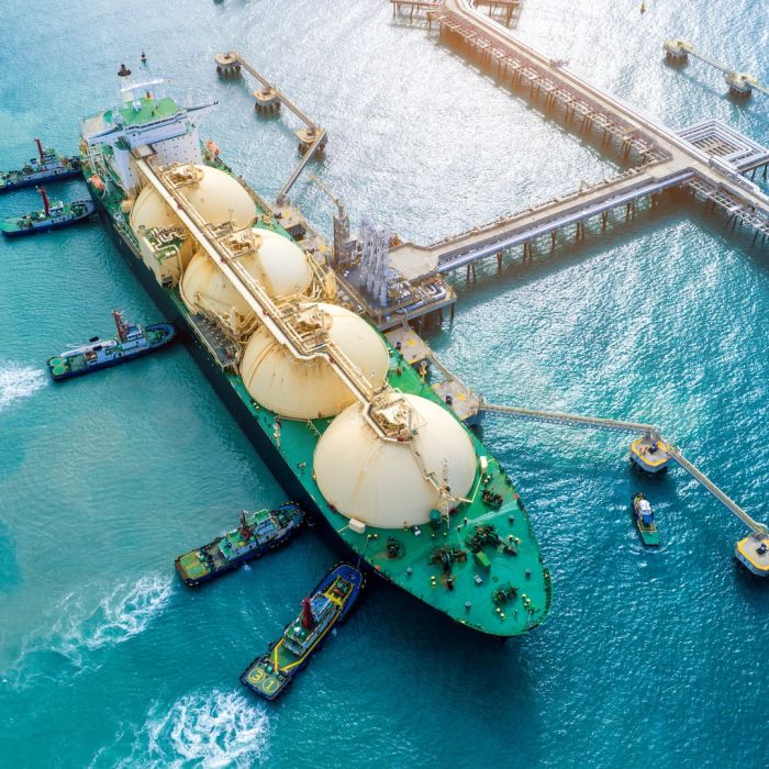 Rerouting the Energy Transition: Navigating Gas Growth and Climate Commitments