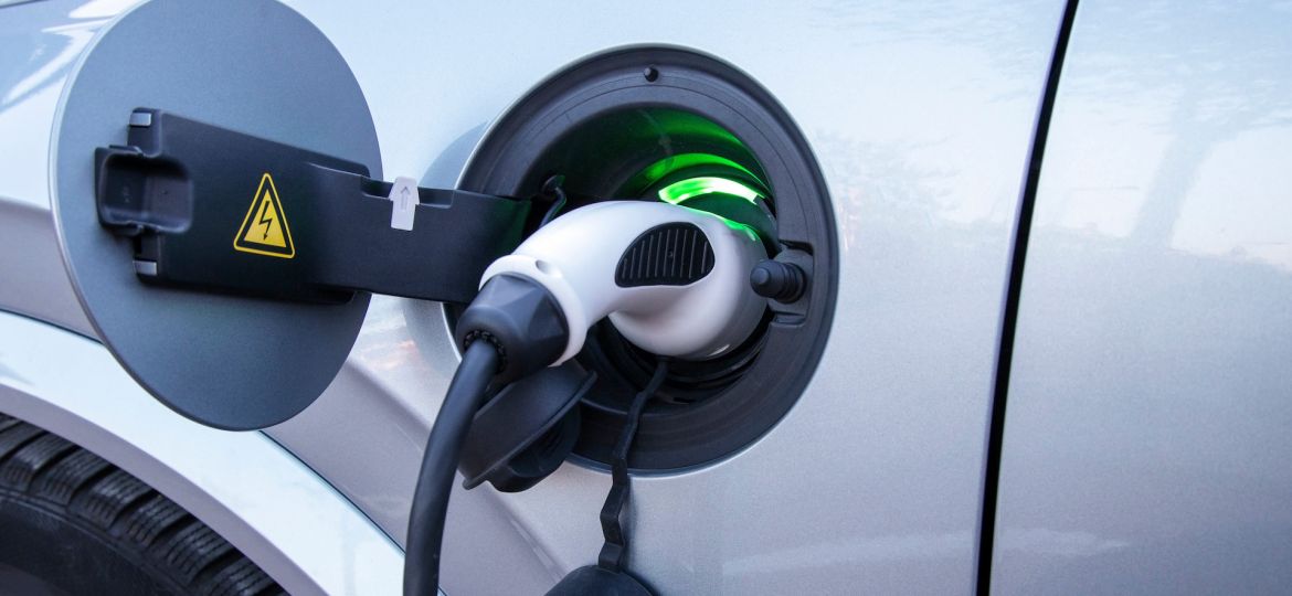 less-plug-more-play-why-the-future-of-evs-does-not-belong-to-plugs-and-cables