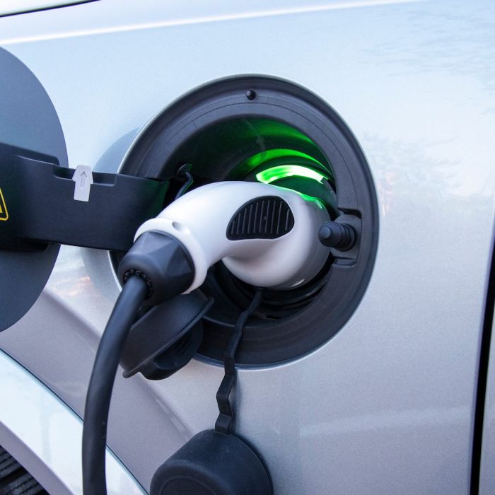 Less Plug, More Play: Why the Future of EVs Does Not Belong to Plugs and Cables